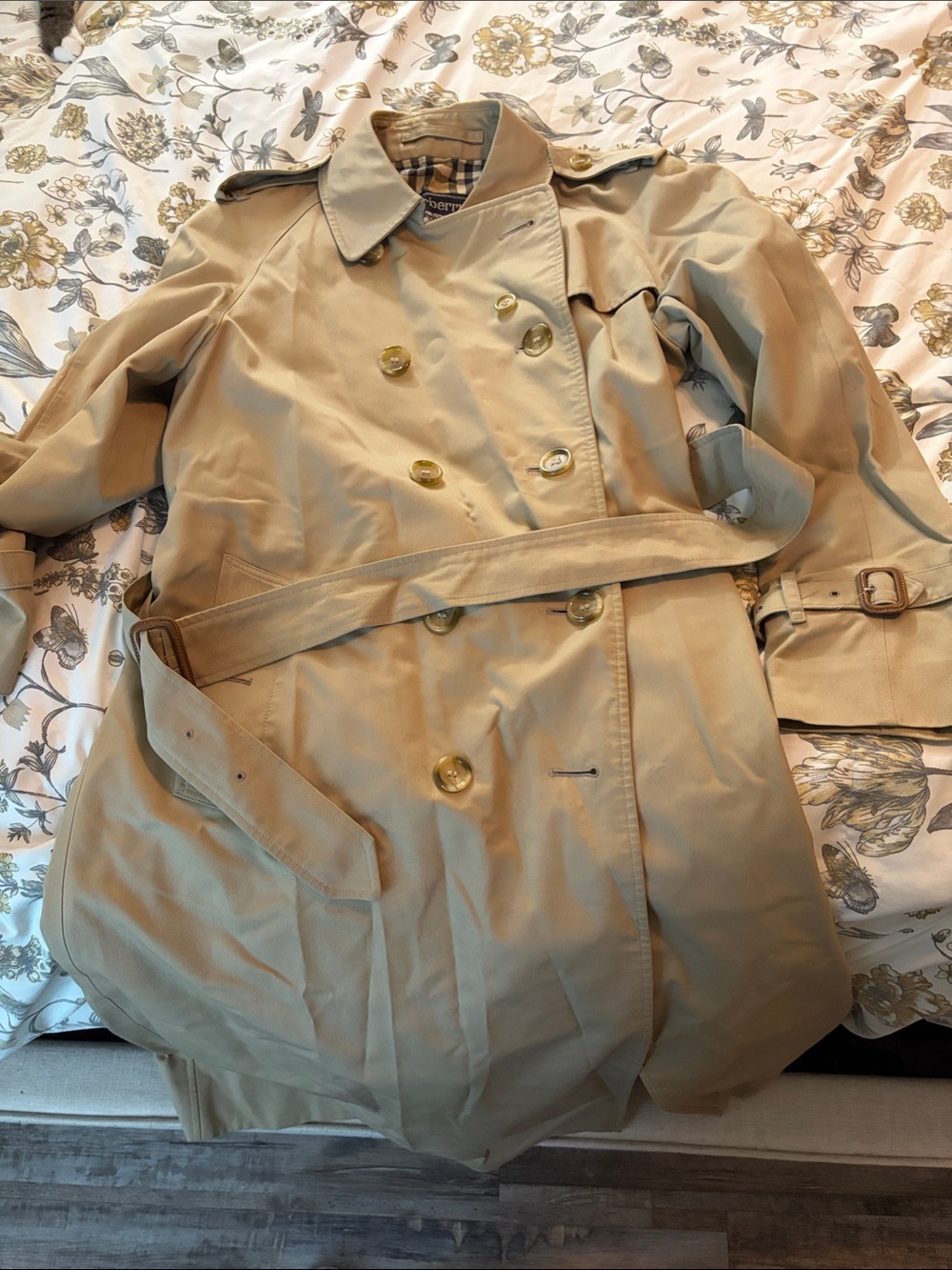 Burberry Classic Women's Trench Coat - Beige